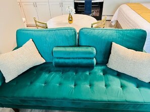 1 habitación, tabla de planchar con plancha, wifi gratis y ropa de cama 