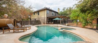 Pool-Hot Tub-Putting Green-Sauna-Arcade-Oasis