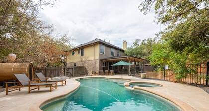 Pool-Hot Tub-Putting Green-Sauna-Arcade-Oasis