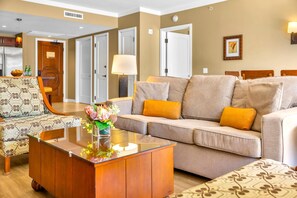 Villa, 2 habitaciones (Ocean View, Sleeps 6 (HKK-443)) | Sala de estar | Televisión 