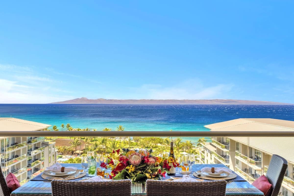 Condo (3 Bedrooms) | Front of property