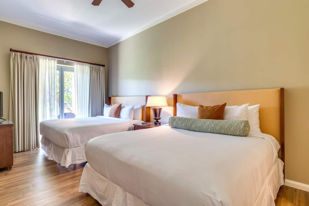 2 habitaciones, tabla de planchar con plancha y ropa de cama