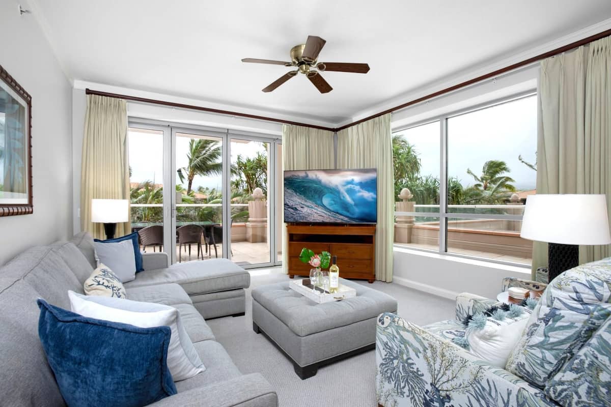 Condo (2 Bedrooms) | Front of property