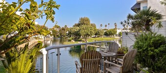 Tranquil Venetian Waterside Retreat Lakefront Gem