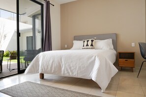 Familieleilighet | Skrivebord for bærbar PC, wi-fi (inkludert) og sengetøy