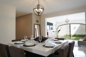 Family Apartment | Living area | 50-inch flat-screen TV with digital channels - Casa Victorias (Guadalajara)