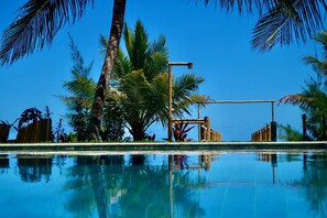 Outdoor pool, pool umbrellas, sun loungers - Pousada Villabougainville (Maragogi)