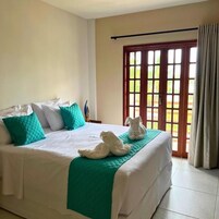 Quarto, vista para o mar, no piso térreo | Frigobar, Wi-Fi de cortesia, roupa de cama