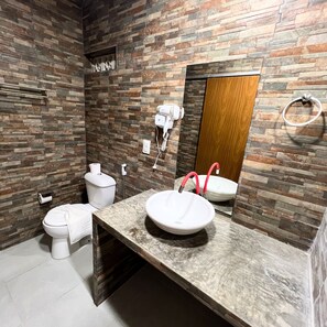 Shower, hair dryer, towels - Pousada Villabougainville (Maragogi)