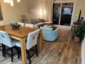 Dining - Sterling Breeze 1402 Walk to Pier Park
 (Panama City Beach)