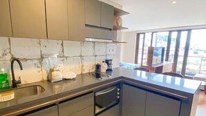 Full-size fridge, microwave, oven, stovetop - Cra. 1 8-20 (Bogotá)