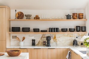 Refrigerador, microondas, horno, lavavajillas