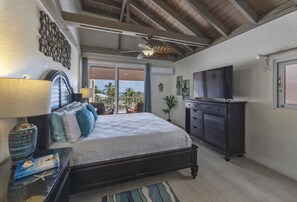 3 bedrooms, iron/ironing board, travel cot, free WiFi - ROOFTOP PATIO! NEW Kitchen, Spacious 3 Bdrm, plus TENNIS! (St. Thomas)