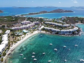 On the beach - ROOFTOP PATIO! NEW Kitchen, Spacious 3 Bdrm, plus TENNIS! (St. Thomas)