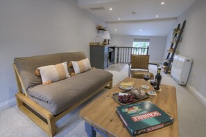 TV, fireplace, DVD player - Penny Pot Cottage, Middleham, Yorkshire Dales (Middleham)