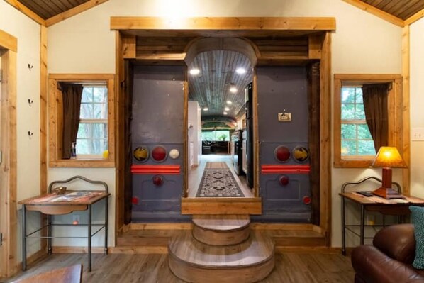 المنشأة من الداخل