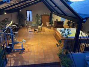 5 bedrooms, in-room safe, desk, iron/ironing board - Urban Hacienda downtown, tranquil, spacious, jacuzzi, safe neighborhood (San Pedro Tlaquepaque)