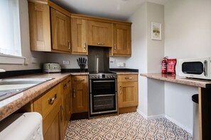 Fridge, microwave, oven, coffee/tea maker