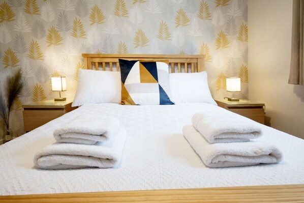 2 bedrooms, iron/ironing board, WiFi, bed sheets