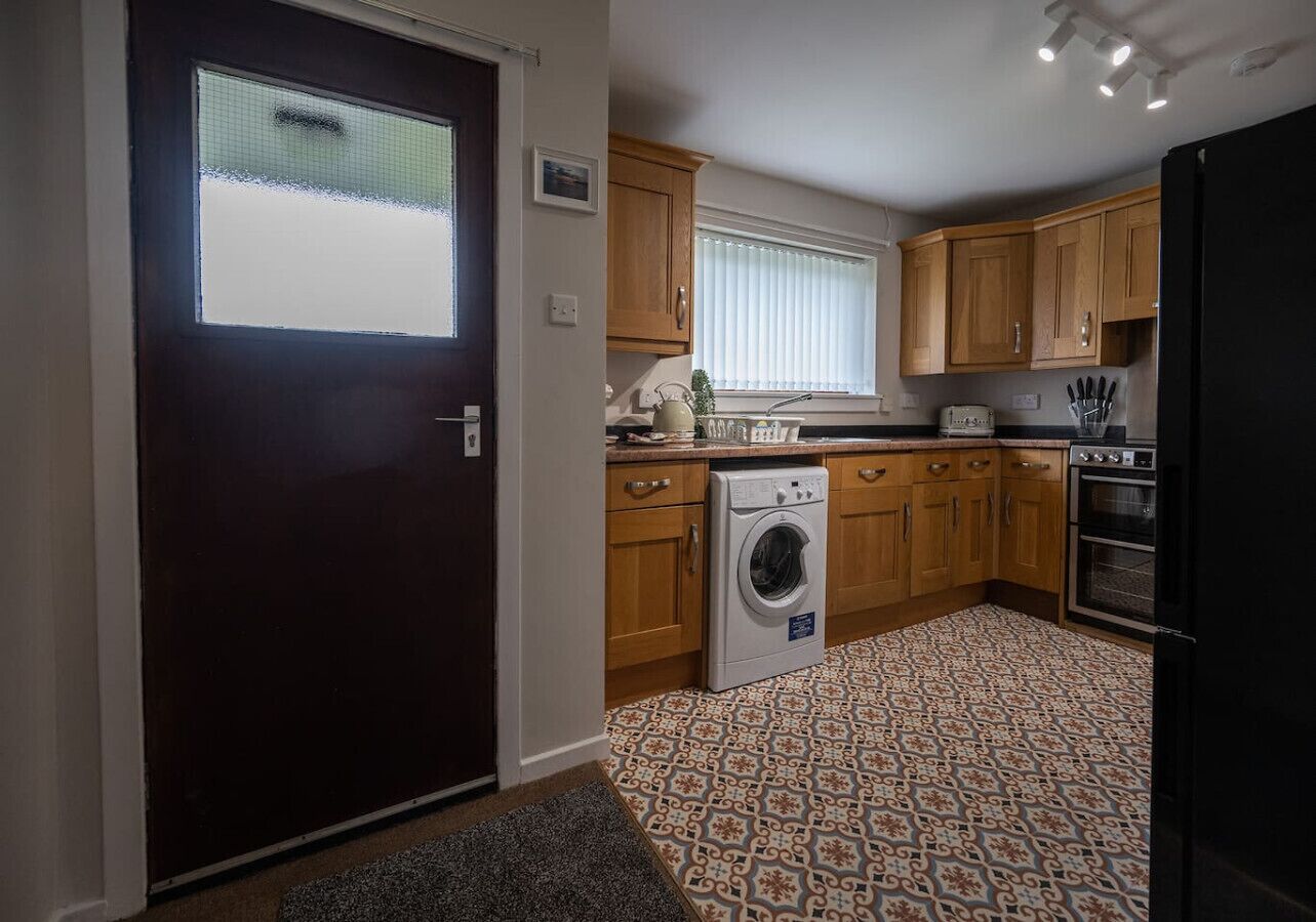 Fridge, microwave, oven, coffee/tea maker