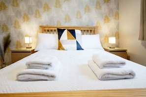 2 chambres, fer et planche à repasser, Wi-Fi, draps fournis