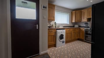 Fridge, microwave, oven, coffee/tea maker