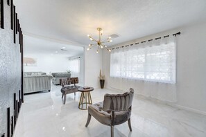Interior - Elegant house, strategically located (Houston)