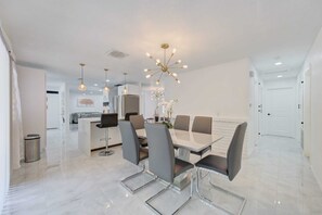 Dining - Elegant house, strategically located (Houston)