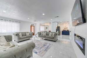 Living area - Elegant house, strategically located (Houston)