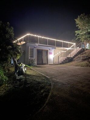 Exterior - The Purple Flamingo at Flamingo Gardens (Cruz Bay)