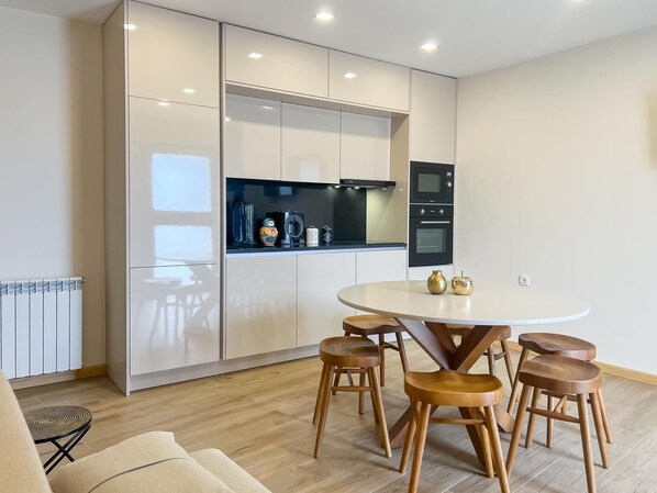 Fridge, microwave, oven, dishwasher - Casa das Inverneiras | Castro Laboreiro | Peneda-Gerês National Park (Melgaço)