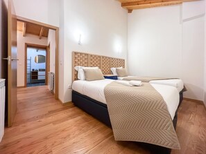 2 bedrooms, internet, bed sheets