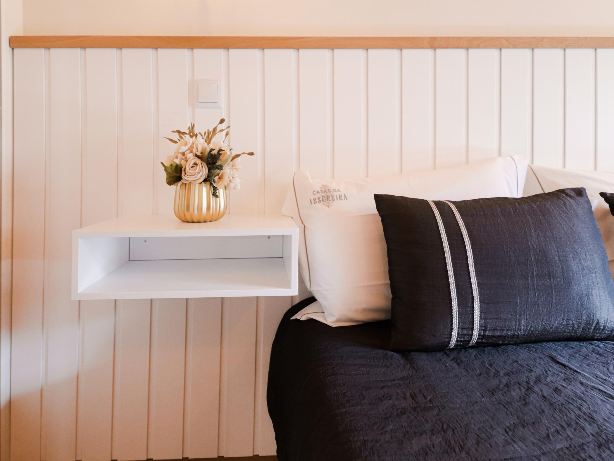 2 slaapkamers, een strijkplank/strijkijzer, internet, beddengoed