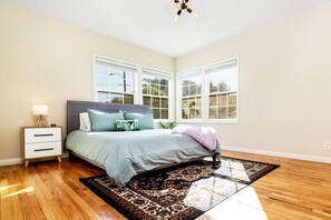 4 bedrooms, desk, iron/ironing board, travel cot