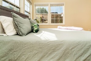 4 soveværelser, skrivebord, strygejern/strygebræt, weekendseng