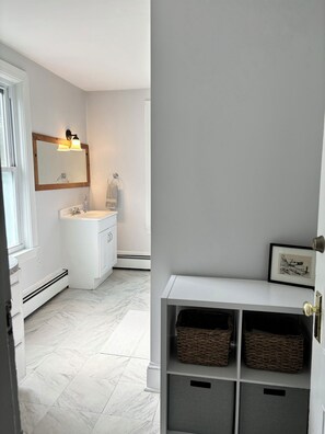 タオル、石鹸、トイレットペーパー