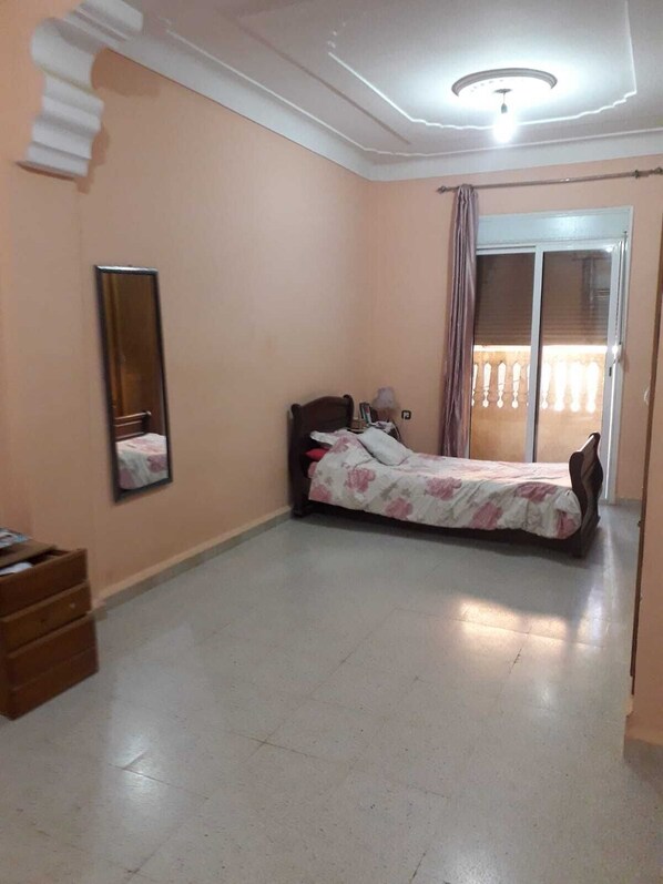 2 chambres, fer et planche à repasser, accès au Wi-Fi (inclus)