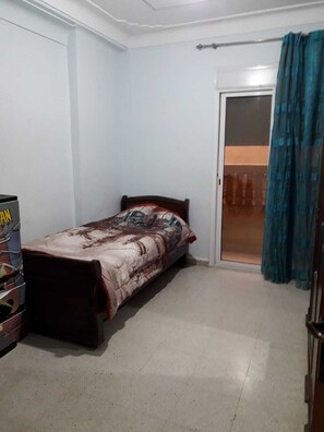 2 chambres, fer et planche à repasser, Wi-Fi gratuit, draps fournis