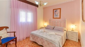 3 عدّة غرف نوم ومكواة/لوح كي وسرير سفر وواي فاي