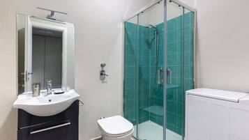 Doccia, asciugacapelli, bidet, asciugamani