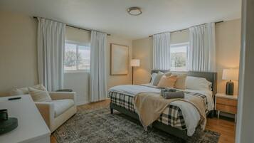 2 bedrooms, desk, iron/ironing board, travel crib