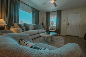 Smart TV, offices - Casa Urbana+Hot Tub+Pet Friendly+No Pet Fee! (Albuquerque)