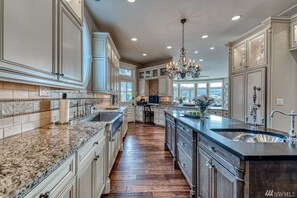 冷蔵庫、オーブン、食器洗い機