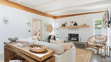 TV connectée, cheminée, chaßne hi-fi