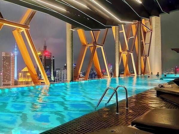 2 outdoor pools, open 6:00 AM to 11:00 PM, free pool cabanas