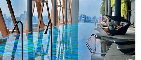 2 piscinas al aire libre, camas de piscina gratis, sombrillas