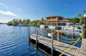 Marina - RV by the Sea - Glamping in the Keys - Sleeps 6 (Key Largo)