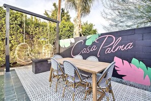 Outdoor dining - Casa Palma - Pool & Hot Tub (Palm Springs)