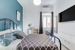4 bedrooms, iron/ironing board, WiFi, bed sheets - BDC - Empire, noble 3-BDR Apt (Roma)