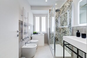 Hair dryer - BDC - Empire, noble 3-BDR Apt (Roma)